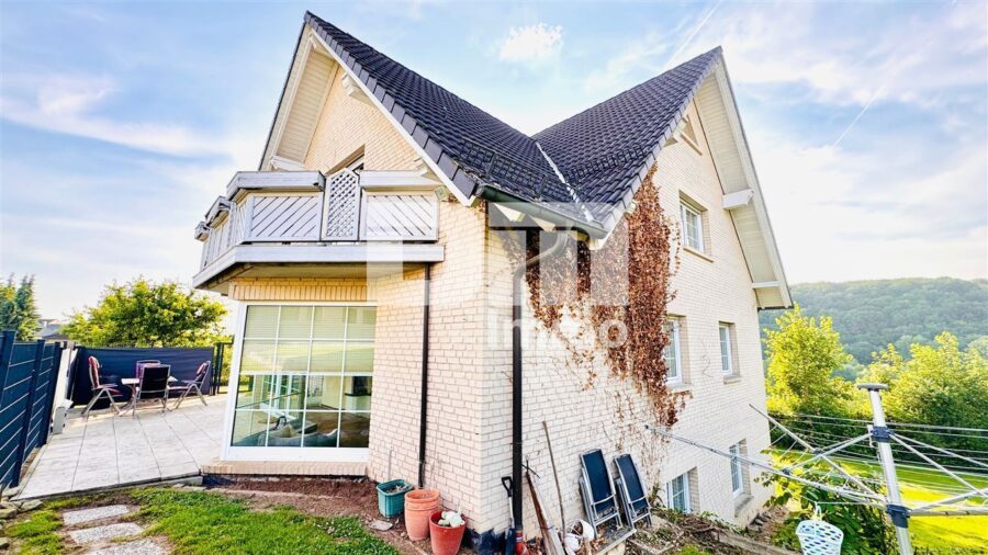 Hochklassiges Einfamilienhaus mit Einliegerwohnung in Bestlage auf großem Traumgrundstück - Rückansicht / Terrasse